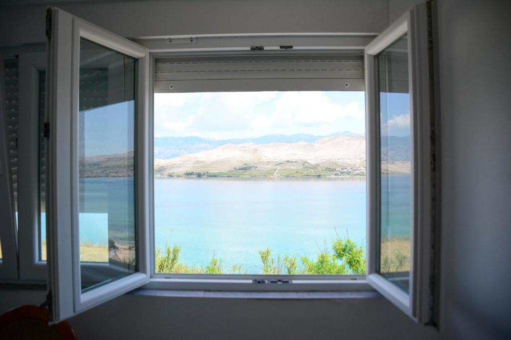 Apartmani prvi red do mora photo