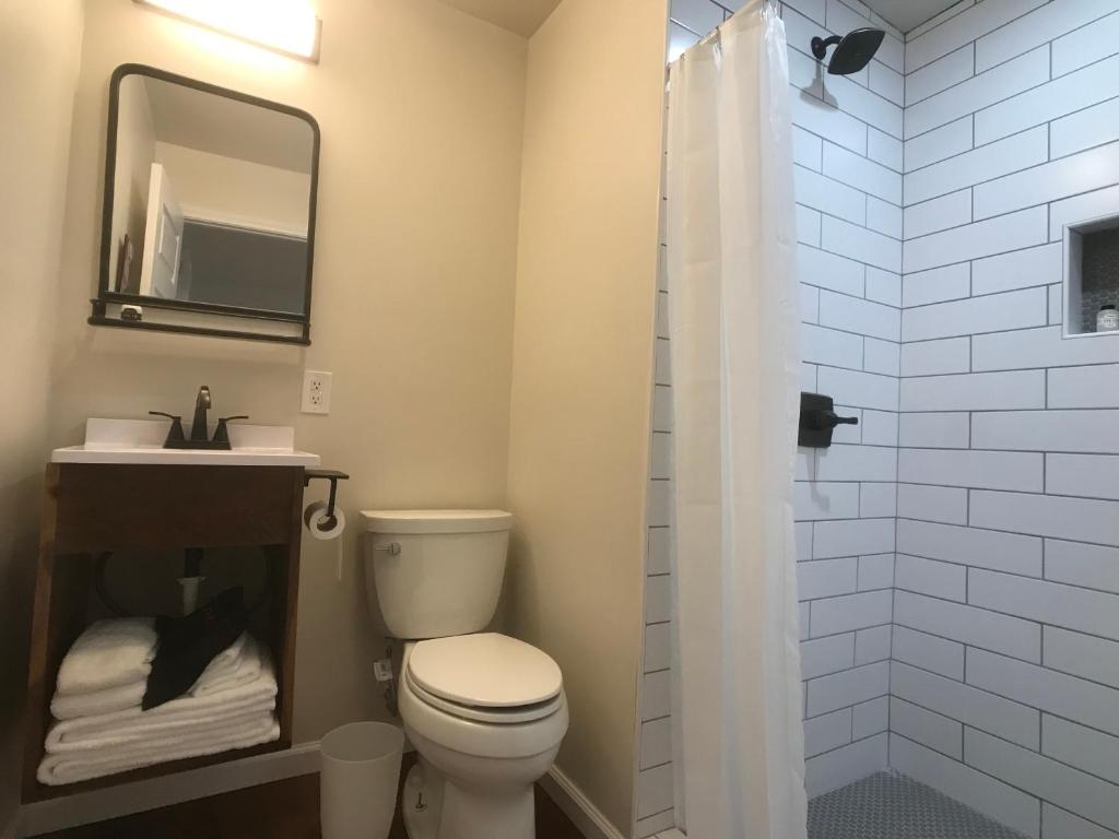 Stonewall Motor Lodge photo