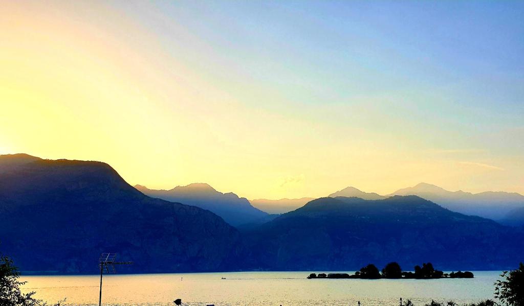 Assenza Lake Front Sweet Apartment photo