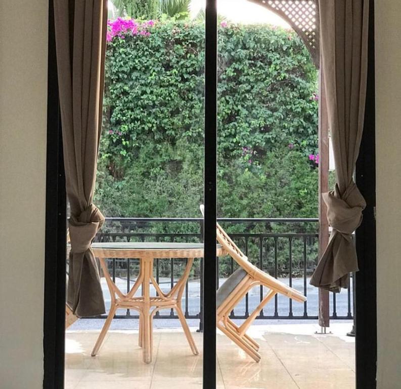 Royal Sunset Studios & Apartments photo