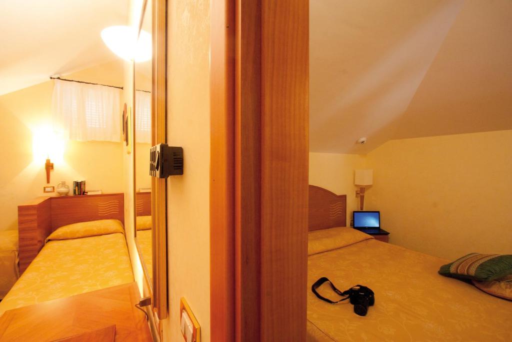 Hotel Tirreno — Hotel rooms in Parghelia, Calabria
