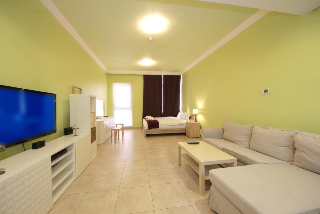SHH- Studio Apartment Venetian Tower, Sports City — Hotel in Dubai