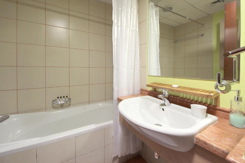 SHH- Studio Apartment Venetian Tower, Sports City photo