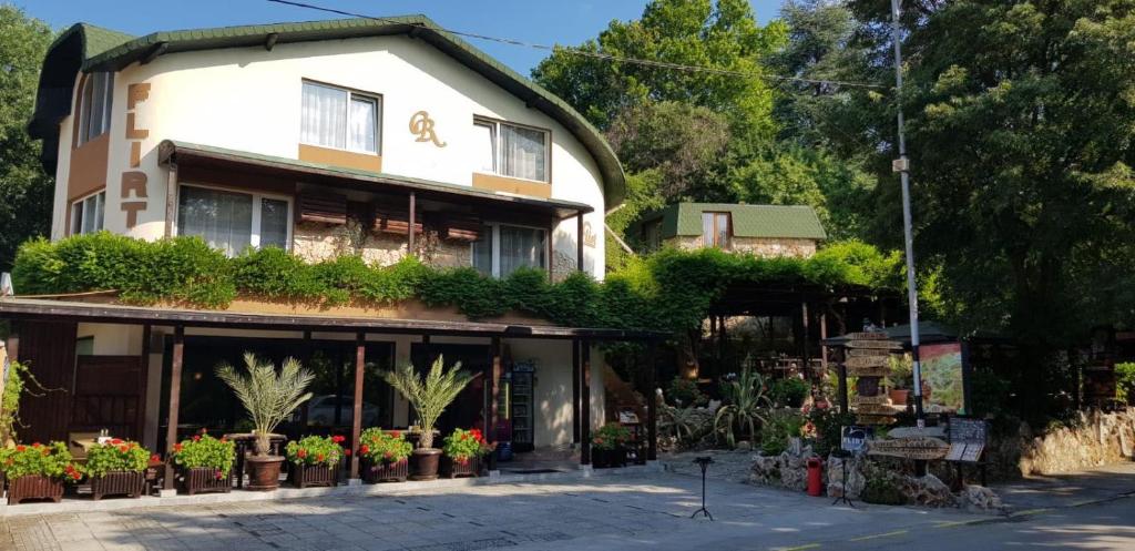 Guest Rooms Flirt — Hotel in Varna