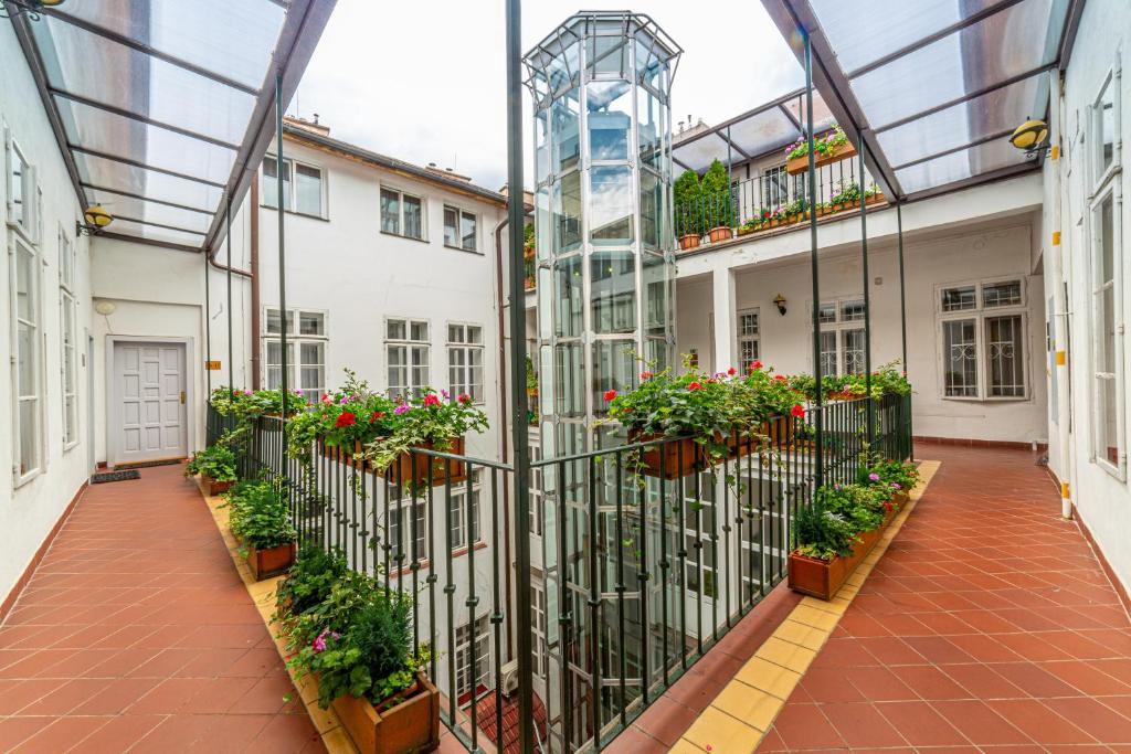 Entrance, Hotel Salvator in Prague