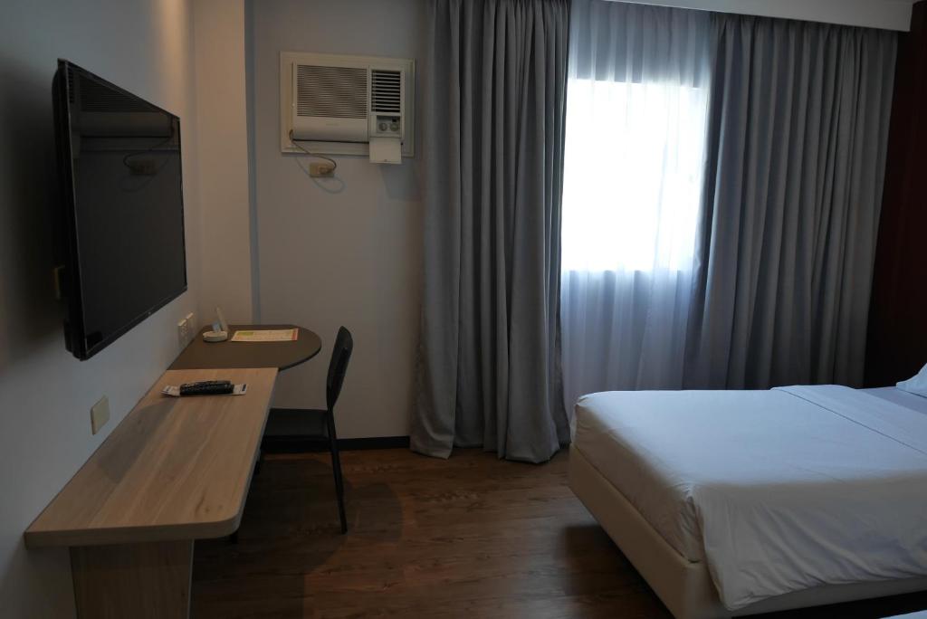 Shared lounge/TV area