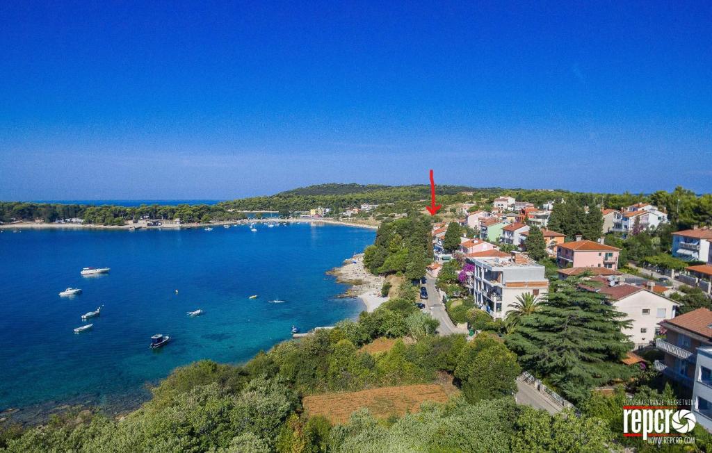 Apt Stoja Beach - 50m from the sea !! — Hotel in Pula