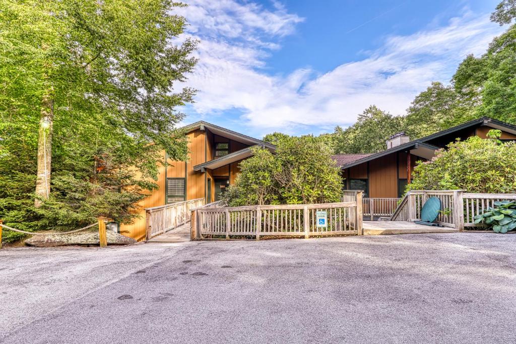 Bee Branch 02, Sugar Mountain