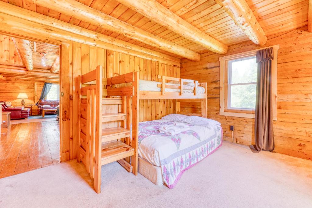 Twin View Log Home photo