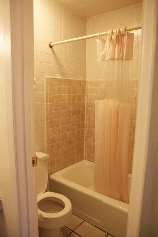 Knights Inn Grand Blanc Photo 18