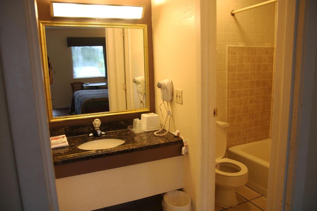 Knights Inn Grand Blanc Photo 23