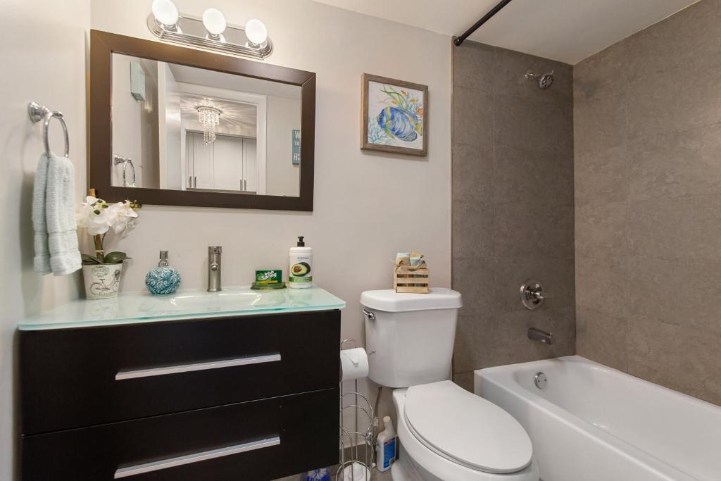 2 Bedroom 2 Bath With Patio On 11th Collins ave photo