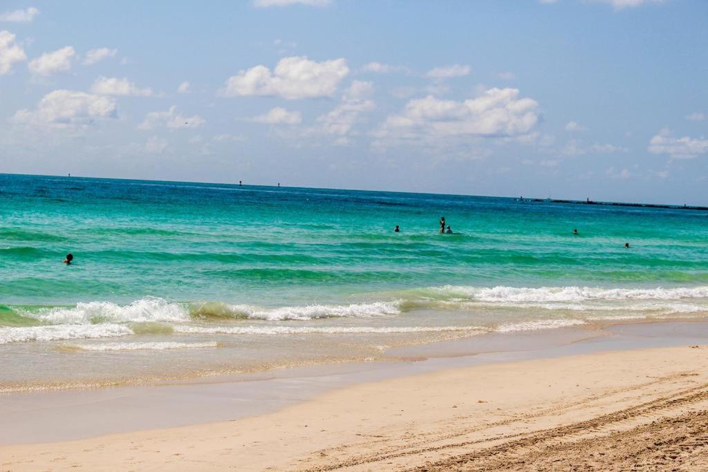 2 Bedroom 2 Bath With Patio On 11th Collins ave photo