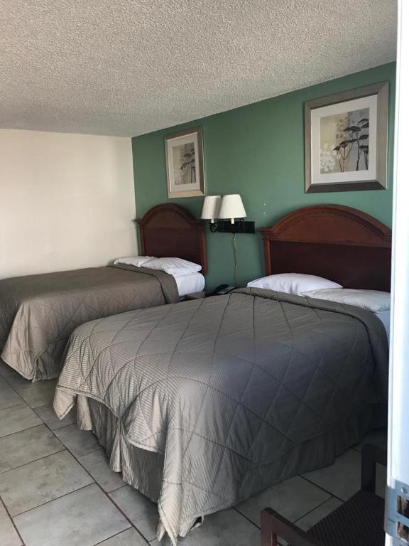 Lakeside inn photo