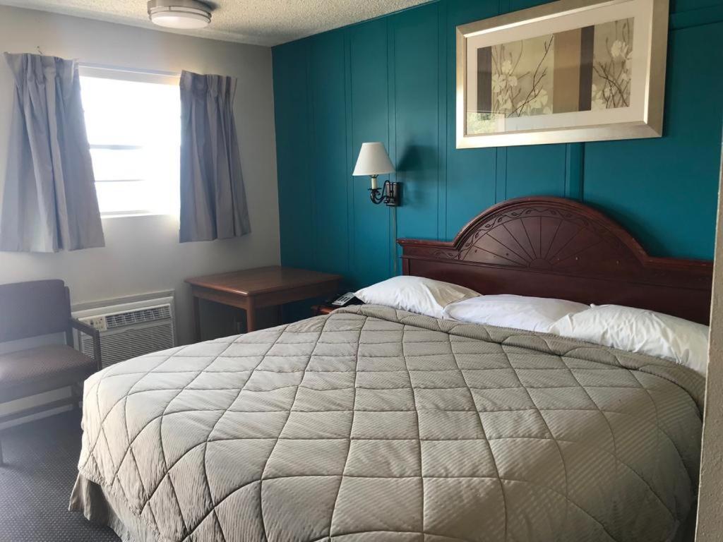 Lakeside inn photo
