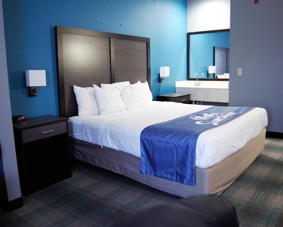 Days Inn By Wyndham Montgomery Photo 29