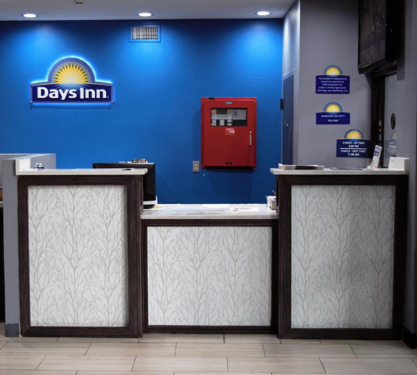 Days Inn By Wyndham Montgomery Photo 34