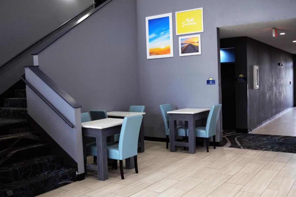 Days Inn By Wyndham Montgomery Photo 36