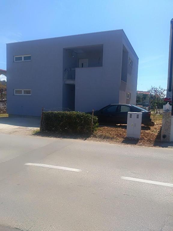 Apartments Bartol — Hotel in Vir