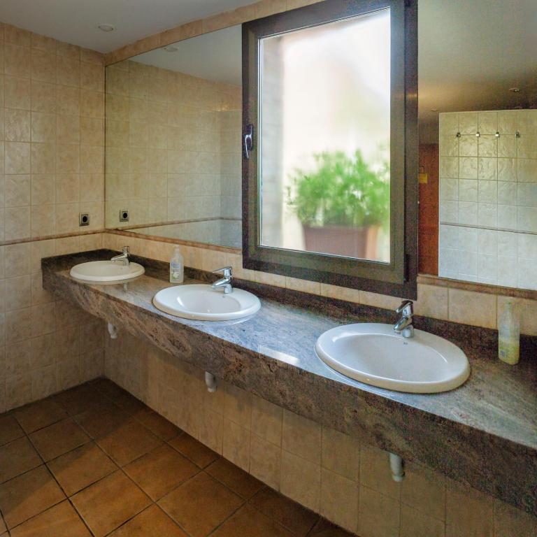 ALBERGUE SAN SATURNINO photo