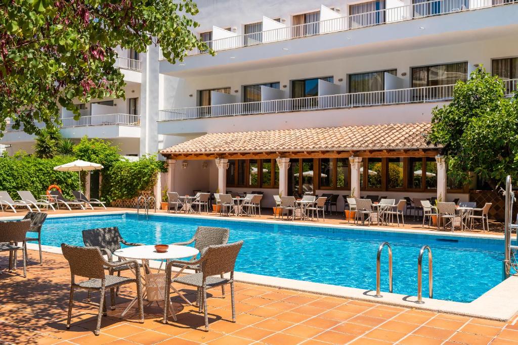 Hotel Gaya — Swimming pool in Peguera, Balearic Islands