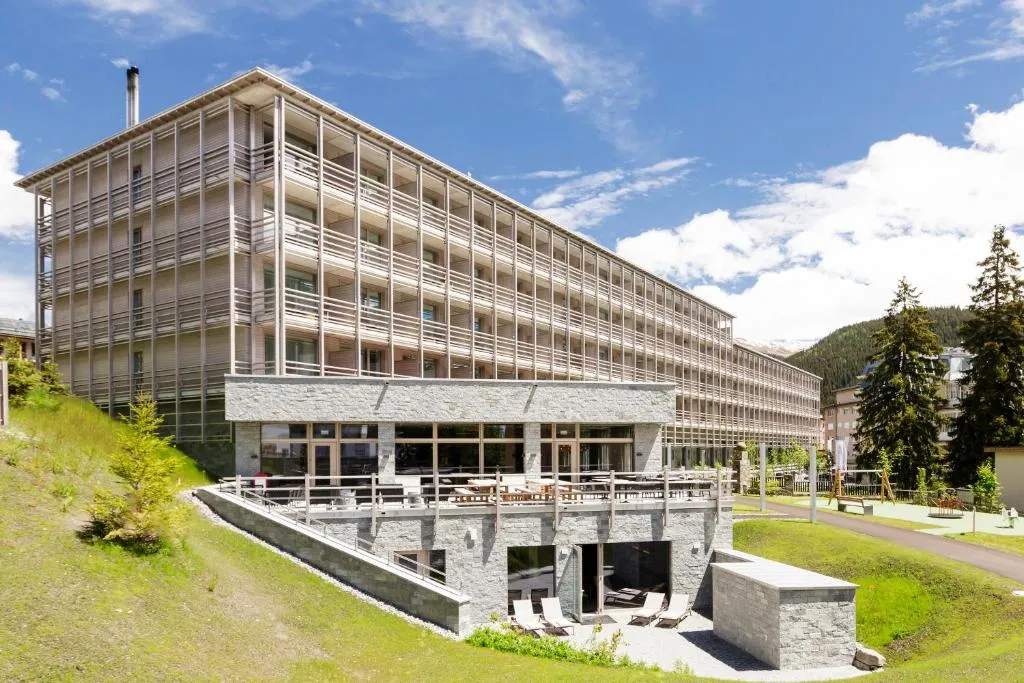 美隆达沃斯瑞士山庄度假酒店，位于达沃斯的酒店
