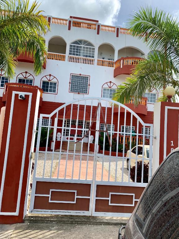 Chupaflor - Alexander Luxury & Executive Suites photo
