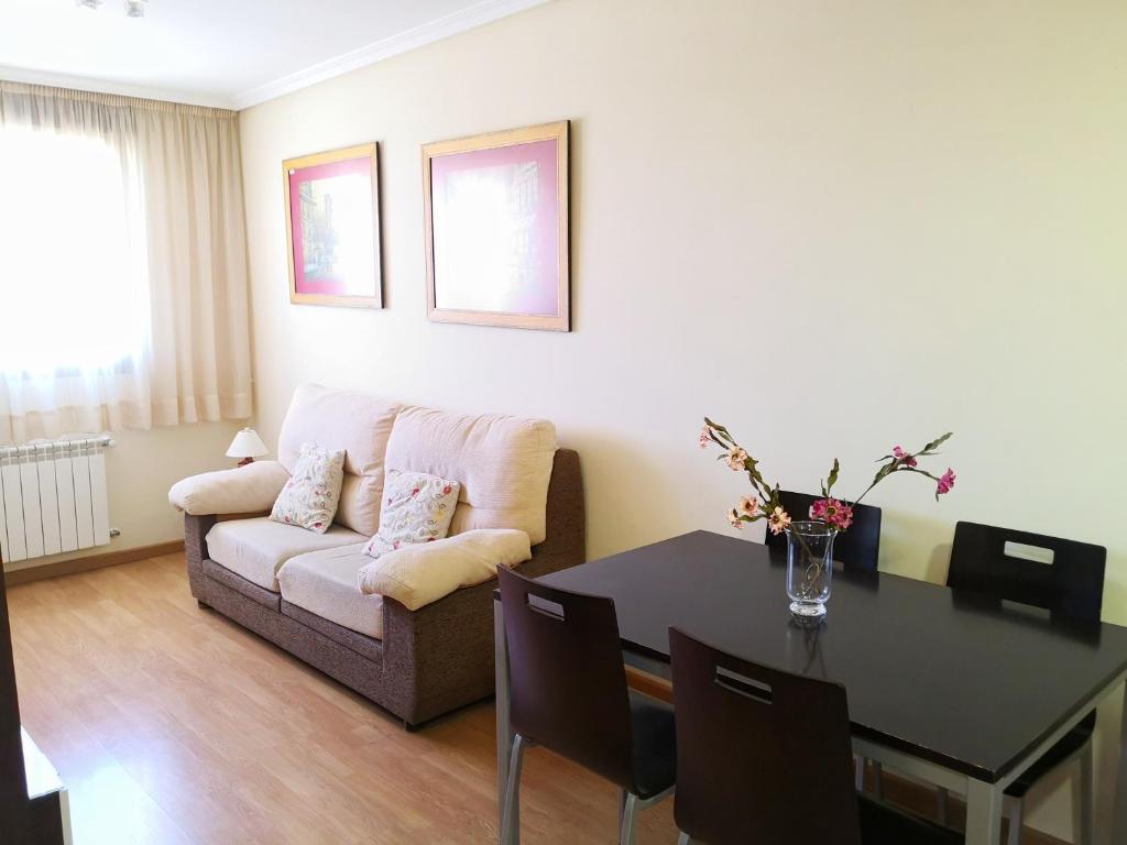 Apartamentos Coco — Hotel in Avila