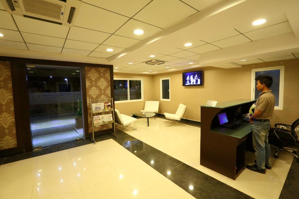 Crest Executive Suites photo