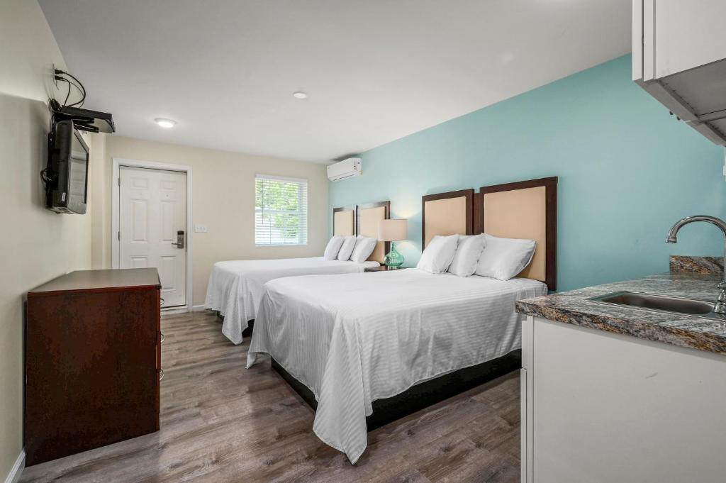 Madison Beach Bayside Main image 1