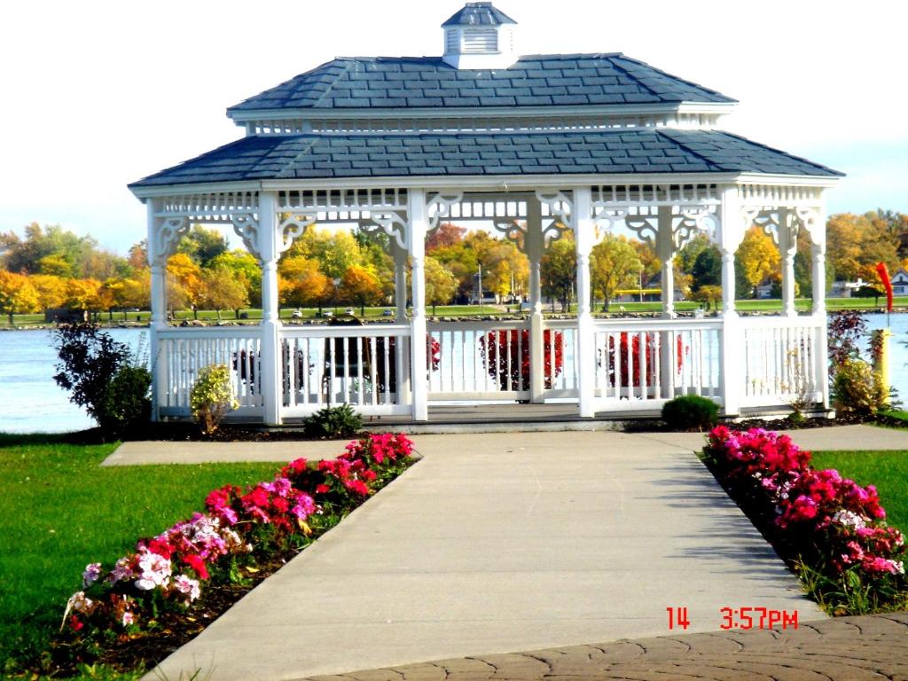 RADISSON HOTEL GRAND ISLAND NIAGARA FALLS NY Grand Island NY 100