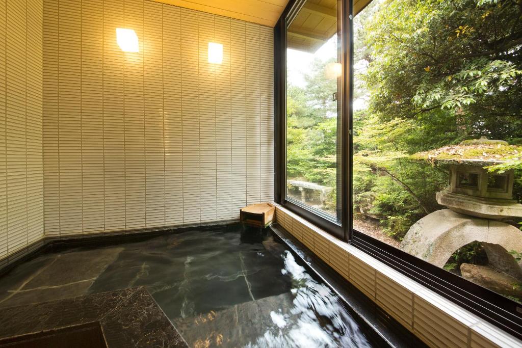 Hot spring bath