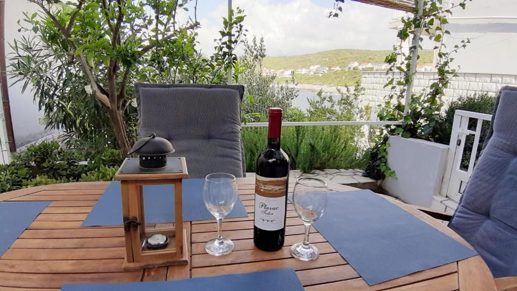 Apartment MojMir 1, Zavalatica