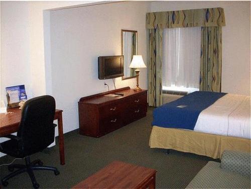 Holiday Inn Express Hotel & Suites Columbus Photo 1