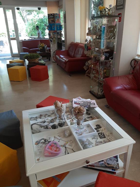Hotel Kiss — Hotel in Cesenatico