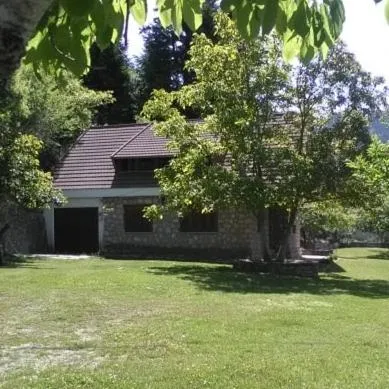 Mikro Katafygio, מלון בStávloi