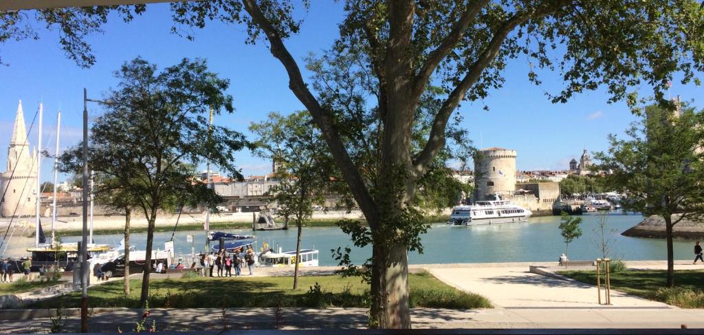 Vue exceptionnelle sur les Tours ! Charme et tranquillité, La Rochelle