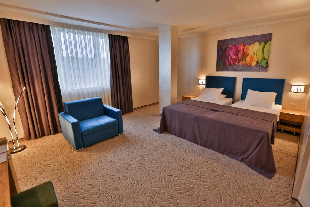 Terra Europe Brontes Hotel photo