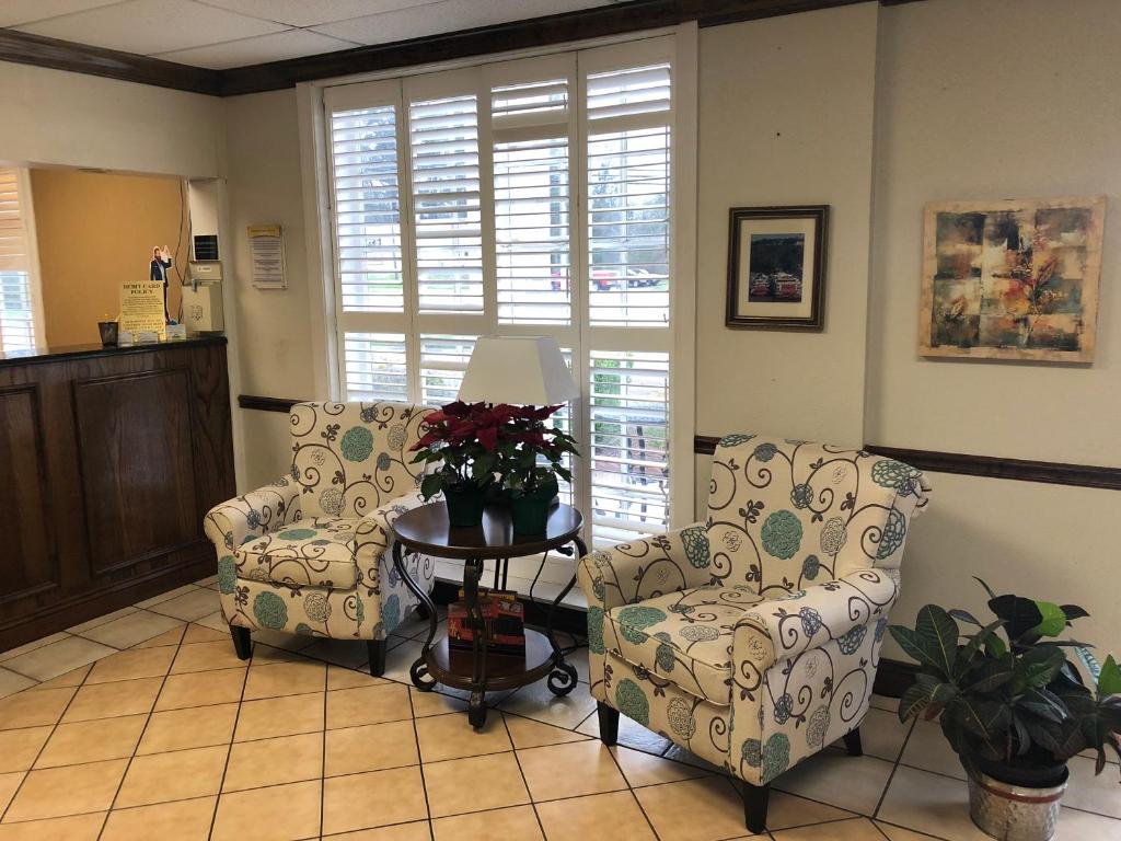 Days Inn by Wyndham Natchez photo