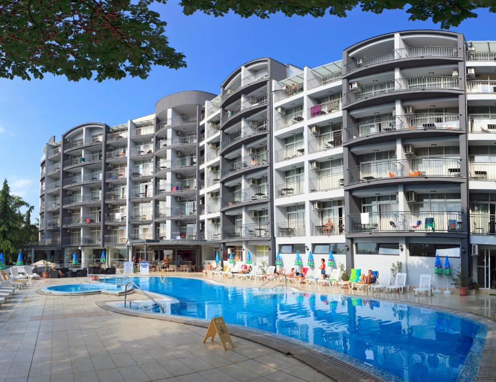Luna Beach Hotel - All Inclusive — Swimming pool in Golden Sands, Varna Region