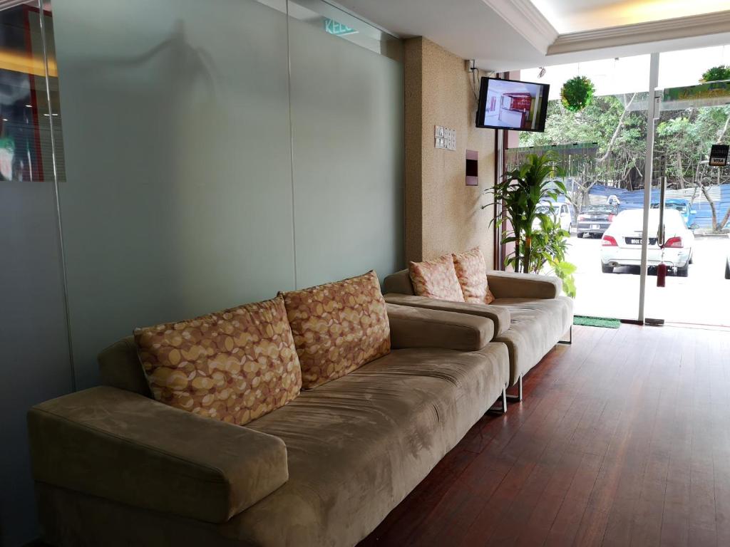 Shared lounge/TV area