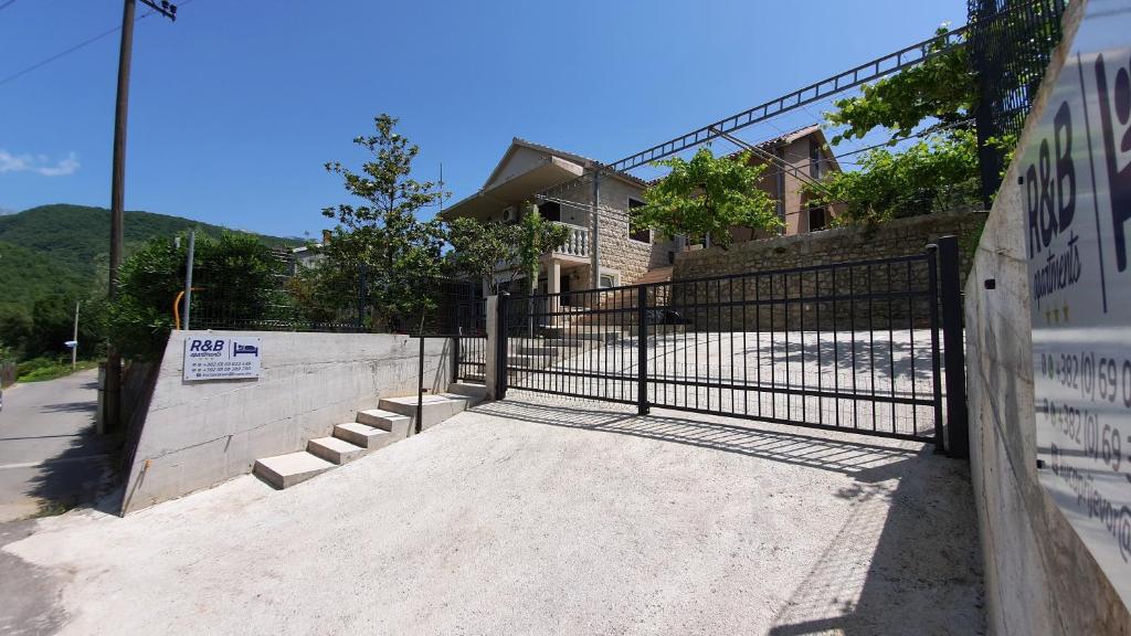 R&B Apartments - 5