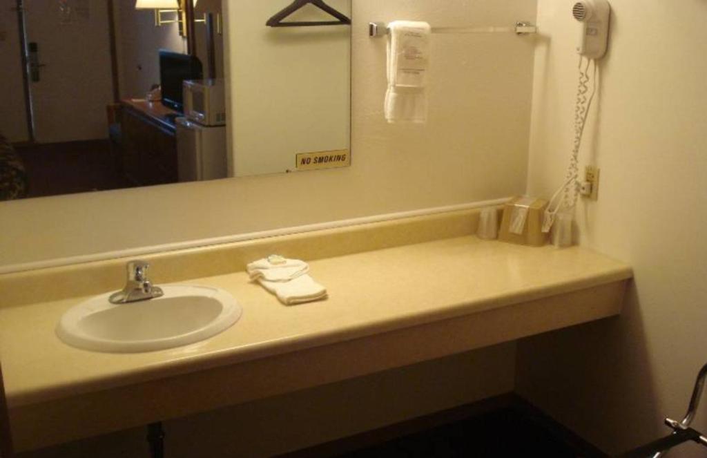 Yorkshire Motel photo