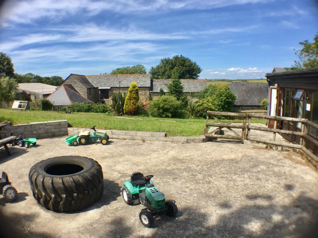 Polean Farm Cottages - with animal feeding and pony rides and free access to a nearby Pool