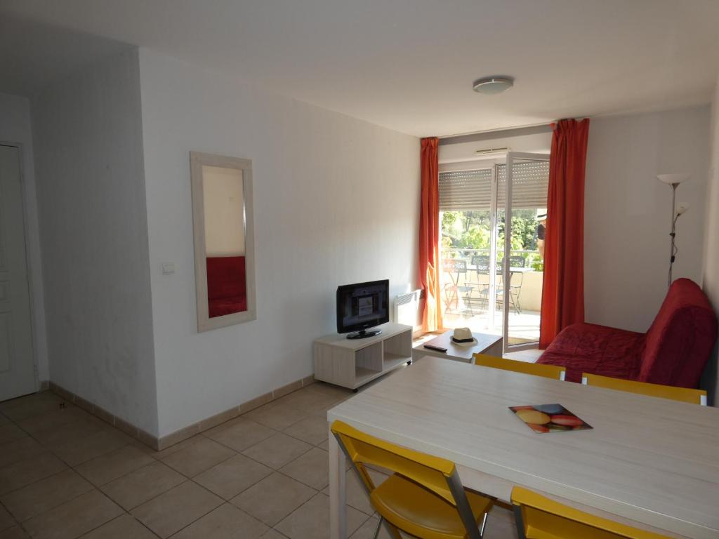 Shared lounge/TV area