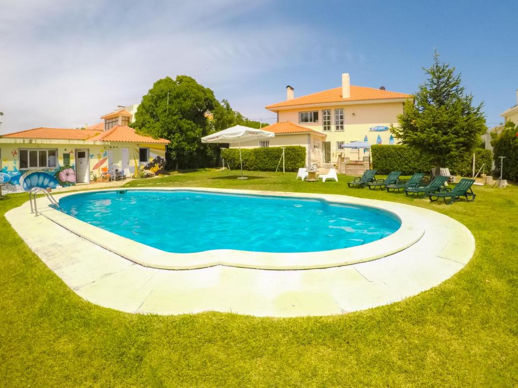 Swimming pool, Carcavelos Surf Hostel in Cascais