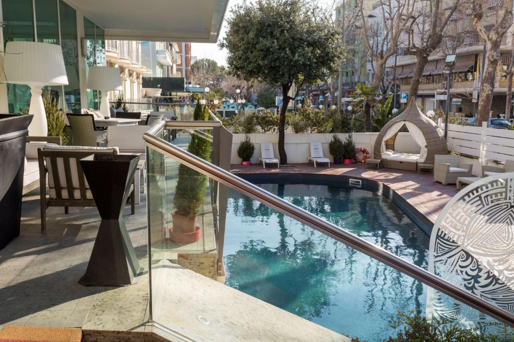 Best Western Maison B Hotel - 3