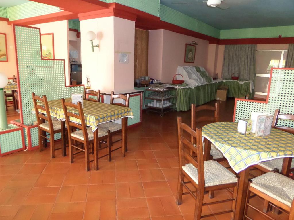 Apartamentos Turisticos Silchoro — Restaurant & bars in Albufeira, Faro