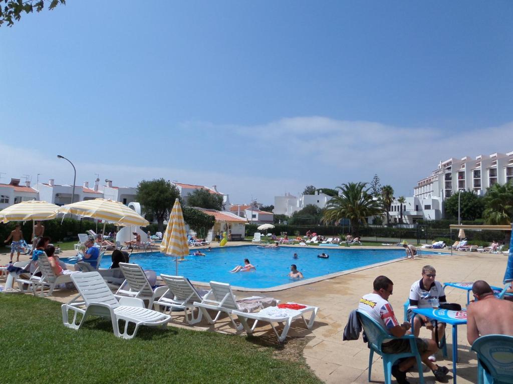 Apartamentos Turisticos Silchoro — Swimming pool in Albufeira, Faro