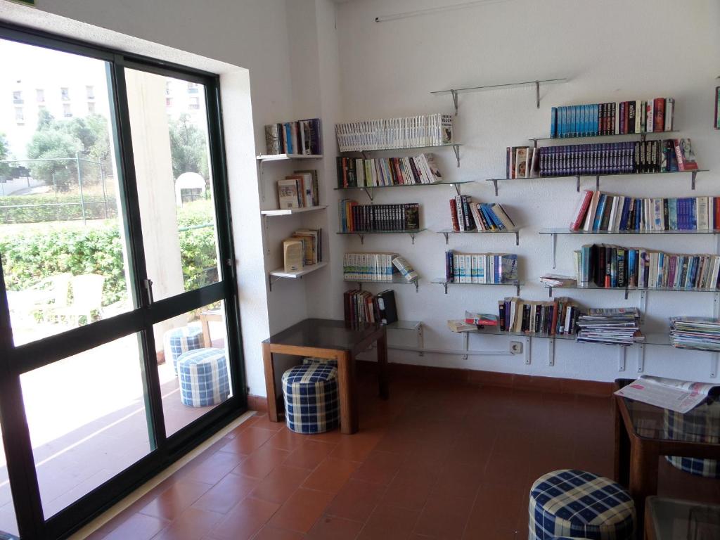 Apartamentos Turisticos Silchoro — Hotel building in Albufeira, Faro